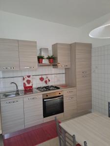 Kuchyň nebo kuchyňský kout v ubytování Casa Ai giardini
