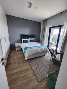 Ένα ή περισσότερα κρεβάτια σε δωμάτιο στο Royal Blu Haven: Luxurious Self-Catering Residences at Radisson Blu Umhlanga