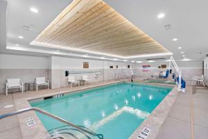 a large swimming pool in a hospital at Home2 Suites By Hilton Big Bear Lake in Big Bear Lake