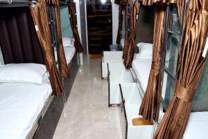 Postel nebo postele na pokoji v ubytování Hotel Comfy Inn