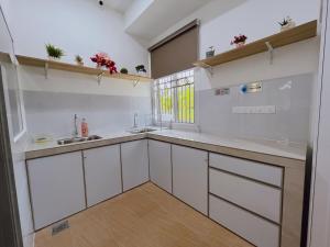 Kuchyň nebo kuchyňský kout v ubytování Elonna Homestay