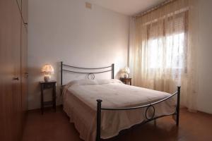 a bedroom with a bed and a window at Appartamento TL in Follonica