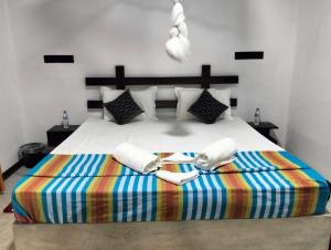 Ένα ή περισσότερα κρεβάτια σε δωμάτιο στο Yashi's Place Sigiriya