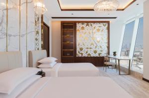 Vuode tai vuoteita majoituspaikassa Velero Hotel Doha Lusail