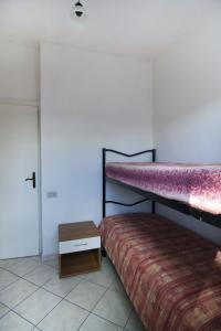 a bedroom with two bunk beds and a table at Appartamento NAS in Follonica