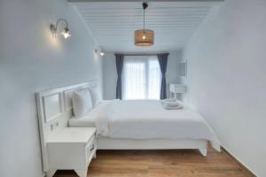A bed or beds in a room at LONDİA OTEL