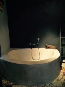 Fotografie z fotogalerie ubytování 4BR 300m2 whole house walking distance from Finns Beach Club v destinaci Canggu