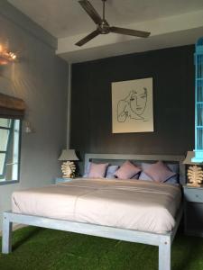 Postel nebo postele na pokoji v ubytování 4BR 300m2 whole house walking distance from Finns Beach Club