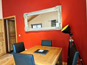a dining room with a table and a mirror at Kingfisher Lodge-HuntersMoon -Warminster-Longleat-Bath in Warminster
