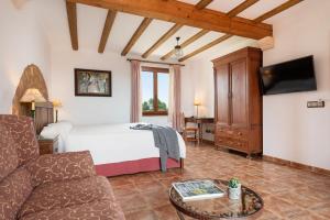 TV a/nebo společenská místnost v ubytování Finca Hotel Can Canals & Spa