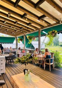 Restaurace v ubytování La Tenuta Italiana by Silene Resort and SPA