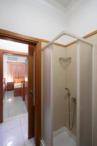 ห้องน้ำของ Central SeaView Heven Apartment in Fira Santorini