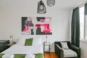 Posteľ alebo postele v izbe v ubytovaní Huge and bright 4BD for 10 guests Sacre-Coeur