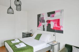 Posteľ alebo postele v izbe v ubytovaní Huge and bright 4BD for 10 guests Sacre-Coeur