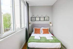 Posteľ alebo postele v izbe v ubytovaní Huge and bright 4BD for 10 guests Sacre-Coeur
