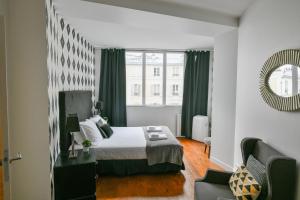 Posteľ alebo postele v izbe v ubytovaní Huge and bright 4BD for 10 guests Sacre-Coeur
