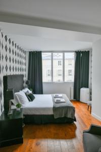 Posteľ alebo postele v izbe v ubytovaní Huge and bright 4BD for 10 guests Sacre-Coeur