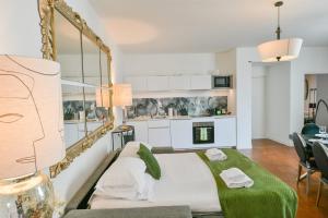 Posteľ alebo postele v izbe v ubytovaní Huge and bright 4BD for 10 guests Sacre-Coeur