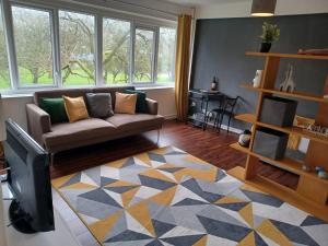 a living room with a couch and a rug at Lovely 1-Bed Apartment in Birmingham in Birmingham