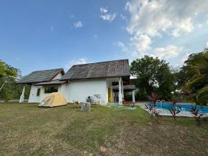 Swimmingpoolen hos eller tæt på A’famosa Villa D’amour