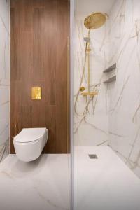 Koupelna v ubytování Cozy Elegant 2BR Apt + Free Parking next to Paradise Mall