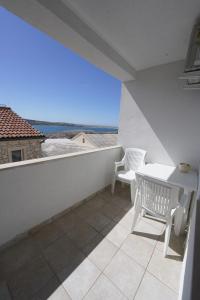 Rõdu või terrass majutusasutuses L'infini Sea Shell apartment Zubovići