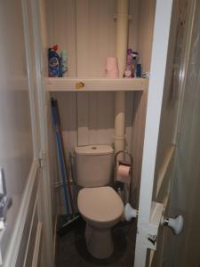 a small bathroom with a toilet with a shelf above it at Appartement avec Balcon au 1er étage Vue latérale Mer à 50 mètres de la plage à Mers les Bains. in Mers-les-Bains