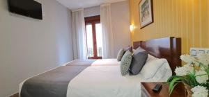 Posteľ alebo postele v izbe v ubytovaní Hotel Arcos Catedral
