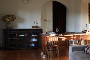 a living room with a wooden table and chairs at Apartamento en Casa del Siglo XVI con caballos in Ametlla