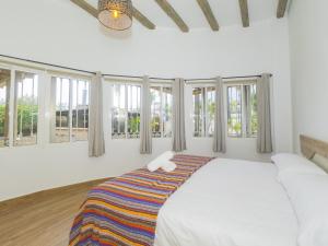 Giường trong phòng chung tại Cubo's Casa El Candil +40 ảnh