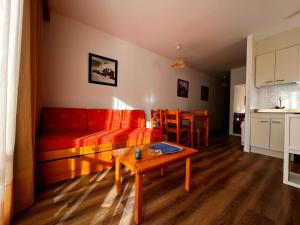 a living room with a red couch and a table at Frontera Blanca in Pas de la Casa