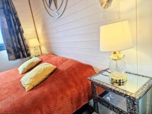 a bedroom with a bed and a table with a lamp at Beaver 2 HuntersMoon-Warminster-Bath-Salisbury in Warminster