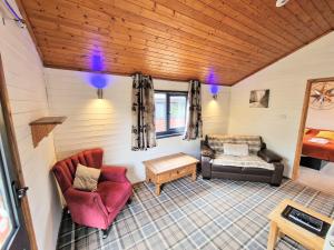 a living room with two chairs and a couch at Beaver 2 HuntersMoon-Warminster-Bath-Salisbury in Warminster