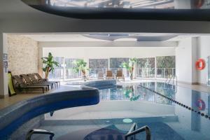 Bazén v ubytování Hotel Zacisze nebo v jeho okolí