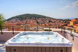 Pogled na planinu ili pogled na planinu iz hotela