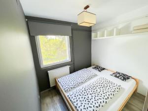 Posteľ alebo postele v izbe v ubytovaní MIHI APARTMAN