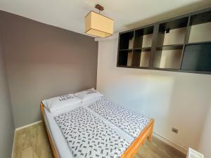 Posteľ alebo postele v izbe v ubytovaní MIHI APARTMAN