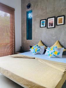 En eller flere senge i et værelse på LÚSH Ayu Villa