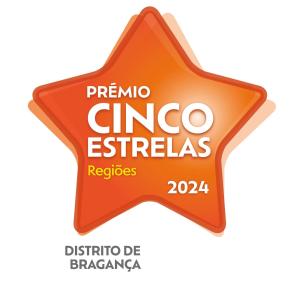 un signo de chips en forma de estrella con el texto cinco de mayo en Parque Biologico de Vinhais, en Vinhais