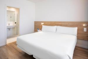 B&B HOTEL Écija客房内的一张或多张床位