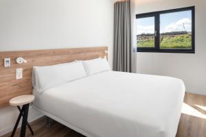 B&B HOTEL Écija客房内的一张或多张床位