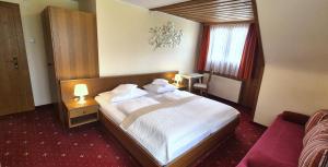 Un pat sau paturi într-o cameră la Pension Seeblick