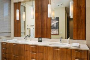 Ένα μπάνιο στο Crane Penthouse +28 φωτογραφίες