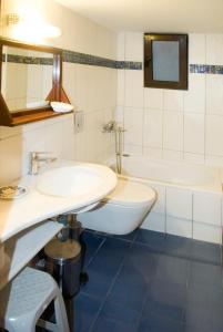 a bathroom with two sinks and a bath tub at Villa Anna in Palaiochóra