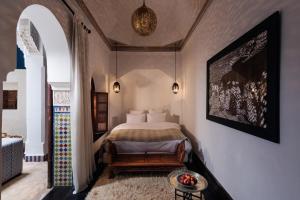 Postel nebo postele na pokoji v ubytování Riad Les Yeux Bleus + 37 fotografií