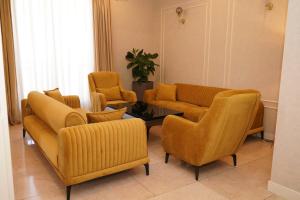 A seating area at Marionn Hotel