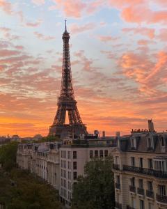 Gallery image of Luxury, Elegant, Eiffel Tower view in Paris