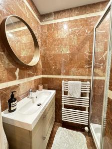 Gallery image of Luxury, Elegant, Eiffel Tower view in Paris