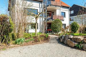 Casa con jardín y pasarela en Stella Lilia, en Markelfingen
