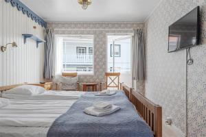 Postel nebo postele na pokoji v ubytování Ekenäs Havshotell Koster